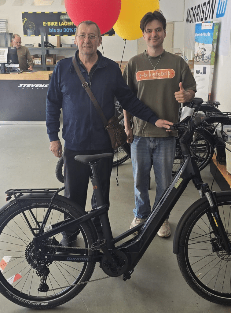 Gewinner mit seinem E-Bike in der e-bike fabrik Ettlingen